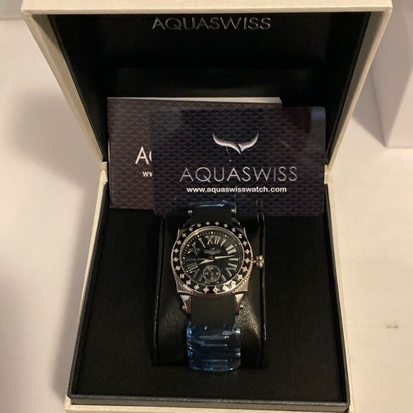 Women’s Swissport L24 Diamond Watch 62 LD - Picture 2 of 2